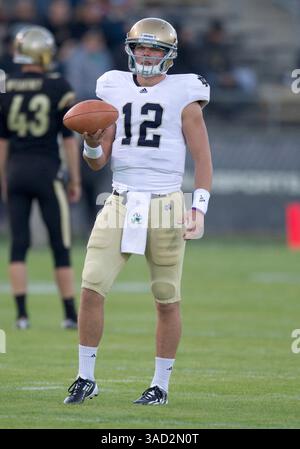 01 octobre 2011 : le quarterback de notre Dame Andrew Hendrix (#12) pendant la partie précédant le match de football de la NCAA entre les notre Dame Fighting Irish et les Purdue Boilermakers au Ross-Ade Stadium à West Lafayette, Indiana. Notre Dame a battu Purdue 38-10.(image crédit : © John Mersits/Cal Sport Media/ZUMAPRESS.com) Banque D'Images