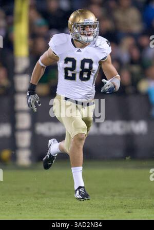 01 octobre 2011 : sécurité de notre Dame Austin Collinsworth (#28) lors d'un match de football de la NCAA entre les notre Dame Fighting Irish et les Purdue Boilermakers au Ross-Ade Stadium à West Lafayette, Indiana. Notre Dame a battu Purdue 38-10.(image crédit : © John Mersits/Cal Sport Media/ZUMAPRESS.com) Banque D'Images