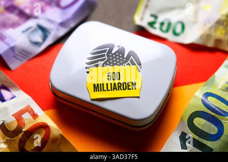 Boîte avec aigle fédéral et étiquette de prix avec inscription 500 milliards, photo symbolique paquet financier actifs spéciaux, photomontage Banque D'Images