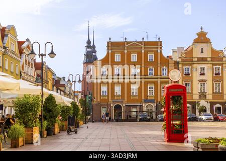 Vue sur la rue du complexe historique de la place du marché d'Opole, Opole, Pologne, Europe Banque D'Images
