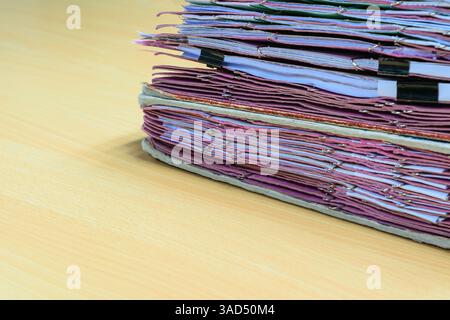 Les fichiers de l'ancien dossier s'empilent dans un ordre désordonné. Banque D'Images
