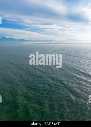 belle vue du matin indonésie panorama plage de paysage avec la couleur de beauté et la lumière naturelle du ciel Banque D'Images