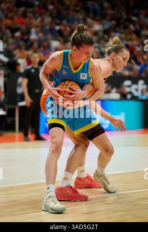 Anna Palma de Cadi la Seu (l) Kristine Vitola de Valencia basket (R) vu en action lors de la Liga Femenina Endesa saison régulière Round 28 entre va Banque D'Images