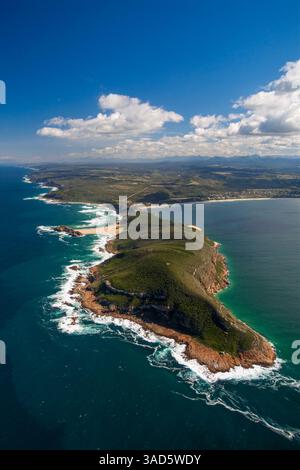 Vue aérienne sur la péninsule de Robberg, les plages de sable éloignées et l'océan Indien. Réserve naturelle de Robberg, Plettenberg Bay, Garden route, Western Cape, South Afri Banque D'Images