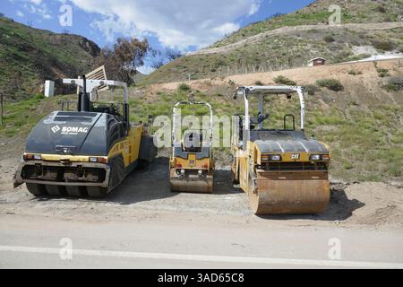 Pacific Palisades, Californie, USA 4 avril 2025 bulldozers pendant le nettoyage qui a eu lieu le 4 avril 2025 à Pacific Palisades, Californie, USA. Photo de Barry King/Alamy Live News Banque D'Images