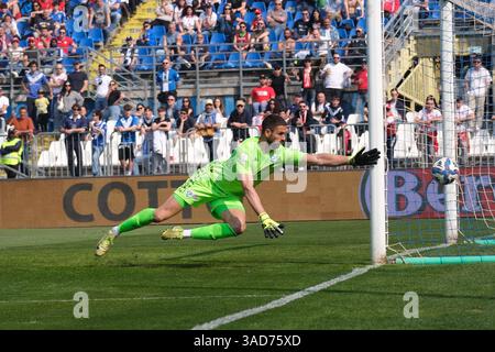 Brescia, Italie. 05th Apr, 2025. Luca Lezzerini du Brescia Calcio FC lors du match du championnat italien de football Serie B entre le Brescia Calcio FC et le Mantova 1911 au stade Mario Rigamonti le 5 avril 2025, Brixia, Italie. Crédit : Agence photo indépendante/Alamy Live News Banque D'Images