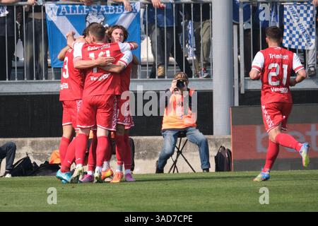 Brescia, Italie. 05th Apr, 2025. L'équipe Mantova 1911 célèbre après avoir marqué un but lors du match de football italien Serie B entre le Brescia Calcio FC et Mantova 1911 au stade Mario Rigamonti le 5 avril 2025, Brixia, Italie. Crédit : Agence photo indépendante/Alamy Live News Banque D'Images