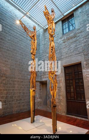 Bâton cérémonial Biskh, Asmat, île de Nouvelle-Guinée, province de Papouasie, Indonésie, XXe siècle, bois de mangrove sculpté et pigments naturels, MuEC, Barcelone, Banque D'Images