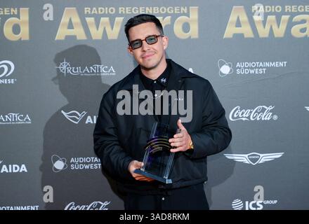 Rust, Allemagne. 05th Apr, 2025. Rust, Allemagne - 04 avril 2025 : le 25e Prix Radio Regenbogen à Europa-Park avec le musicien Nico Santos crédit : Mandoga Media/Alamy Live News Banque D'Images