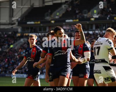 Les fans de Hull K.R. célèbrent après un essai qui est plus tard refusé lors du match de quater-finale de la Betfred Challenger Cup entre Hull FC et Hull KR au MKM Stadium, Hull le samedi 6 avril 2025 Banque D'Images