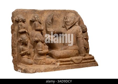 Un Rishi (sage) avec ses disciples. Bhubaneshwar, 10ème siècle après JC. Dans une seule dalle tous les disciples et Rishi lui-même assis. Rishi apprend son disque Banque D'Images