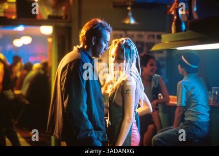 28 juin 2000 ; Hollywood, Californie, États-Unis ; les acteurs NICOLAS CAGE & ANGELINA JOLIE dans 'Gone in 60 seconds'. . (Image de crédit : Auto images/ZUMAPRESS.com) Banque D'Images