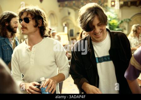 03 oct. 2000 ; Hollywood, Californie, États-Unis ; L'acteur BILLY CRUDUP et le réalisateur CAMERON CROWE passent en revue une scène pendant le tournage du film DreamWorks "Almost Famous". (Image de crédit : Auto images/ZUMAPRESS.com) Banque D'Images