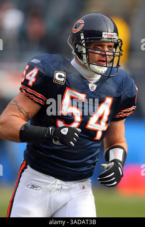 7 décembre 2008 : Brian Urlacher (54 ans), joueur de ligne des Chicago Bears, avant un match de NFL entre les Bears de Chicago et les Jaguars de Jacksonville à Soldier Field, Chicago, Illinois, remporté par les Bears 23-10. (Crédit image : Dennis Wierzbicki/CSM/ZUMAPRESS.com) Banque D'Images