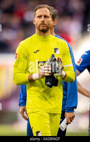Leipzig, Allemagne. 05th Apr, 2025. Le gardien Oliver Baumann de Hoffenheim vu après le match de Bundesliga entre le RB Leipzig et Hoffenheim au Red Bull Arena de Leipzig. Crédit : Gonzales photo/Alamy Live News Banque D'Images