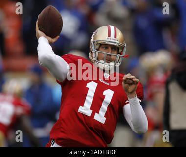 9 novembre 2011 - San Francisco, CA, USA - le quarterback des 49ers de San Francisco Alex Smith (11 ans) lance une passe avant le match de l'équipe contre les Giants de New York pour le championnat NFC au Candlestick Park à San Francisco, Californie, le dimanche 22 janvier 2012. (Crédit image : © Nhat V. Meyer/San Jose Mercury News/MCT/ZUMAPRESS.com) Banque D'Images