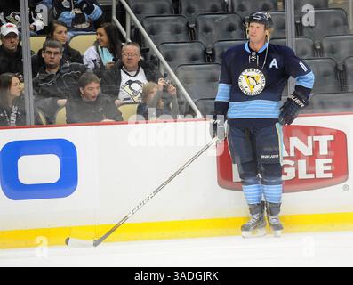 11 février 2012 - Pittsburgh, PENNSYLVANNIA, U. S - Penguins de Pittsburgh Jordan Staal (11 ans) avant le match de samedi alors que les Penguins de Pittsburgh affrontent les jets de Winnipeg au CONSOL Energy Center à Pittsburgh, PA. (Crédit image : © Steve Dietz/Southcreek/ZUMAPRESS.com) Banque D'Images