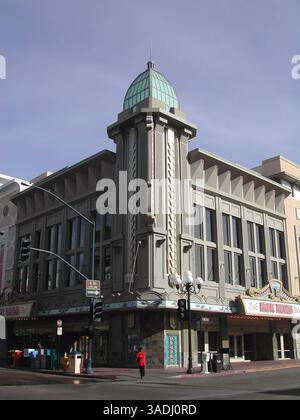 30 novembre 2003 ; San Diego, Californie, États-Unis ; bâtiments dans le quartier Gaslamp du centre-ville de San Diego. . (Image de crédit : Marianna Day Massey/ZUMAPRESS.com) Banque D'Images