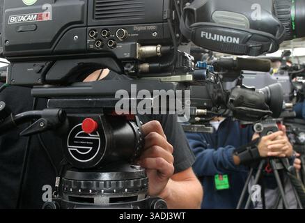 15 septembre 2005 ; Los Angeles, CA, États-Unis ; nouvelles caméras Rady filmera le tapis rouge officiel déployé en préparation de la 57e édition annuelle des Primetime Emmy Awards dimanche. (Image de crédit : Marianna Day Massey/ZUMAPRESS.com) Banque D'Images