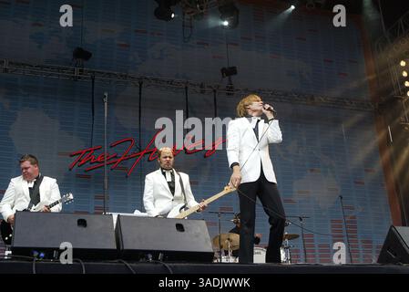 16 août 2005 ; Budapest, HONGRIE ; THE HIVES se produisent en concert au Festival Sziget annuel à Budapest, Hongrie. (Crédit image : NorthFoto/ZUMAPRESS.com) Banque D'Images