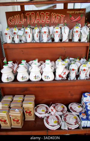 17 février 2008 - Heviz, Hongrie - sacs de paprika hongrois exposés à Heviz, Hongrie. Le paprika est une épice issue du broyage de poivrons rouges sucrés séchés et est utilisé comme ingrédient dans une grande variété de plats à travers le monde (crédit image : NorthFoto/ZUMAPRESS.com) Banque D'Images