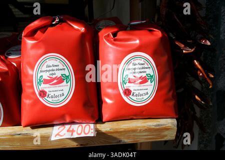 17 février 2008 - Heviz, Hongrie - sacs de paprika hongrois exposés à Heviz, Hongrie. Le paprika est une épice issue du broyage de poivrons rouges sucrés séchés et est utilisé comme ingrédient dans une grande variété de plats à travers le monde (crédit image : NorthFoto/ZUMAPRESS.com) Banque D'Images