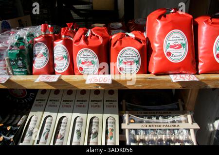 17 février 2008 - Heviz, Hongrie - sacs de paprika hongrois exposés à Heviz, Hongrie. Le paprika est une épice issue du broyage de poivrons rouges sucrés séchés et est utilisé comme ingrédient dans une grande variété de plats à travers le monde (crédit image : NorthFoto/ZUMAPRESS.com) Banque D'Images