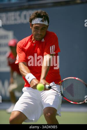 Jul 29, 2009 - Los Angeles, Californie, États-Unis - MARCOS BAGHDATIS retourne un ballon en jouant contre son adversaire John Isner au LA Tennis Open. John Isner Beat Marcos Baghdatis, 6-3, 7-6 (11 (crédit image : Wally Nell/ZUMAPRESS.com) Banque D'Images