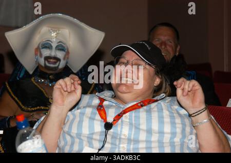 21 avril 2004 ; Newport Beach, CA, États-Unis ; le réalisateur REN BLOOD au Lido Theater lors de la projection de 'Dragnuns in Tinseltown' au Newport Beach film Festival 2004. (Image de crédit : NBFF/ZUMAPRESS.com) Banque D'Images