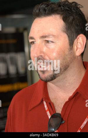 21 avril 2004 ; Newport Beach, CA, États-Unis ; le producteur ROB MANKOWITZ devant le théâtre du Lido avant la projection de 'The Utopian Society' lors du Festival du film de Newport Beach 2004. (Image de crédit : NBFF/ZUMAPRESS.com) Banque D'Images