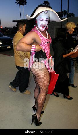 21 avril 2004 ; Newport Beach, CA, États-Unis ; sœur BUFFY quitte le théâtre du Lido après la projection de 'Dragnuns in Tinseltown' pendant le Newport Beach film Festival 2004. (Image de crédit : NBFF/ZUMAPRESS.com) Banque D'Images