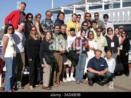 26 avril 2004 ; Newport Beach, CA, États-Unis ; les programmeurs et les panélistes ont apprécié leur visite de Newport Beach sur le 'Pavilion Paddy' après une longue semaine d'activités festives pendant le Newport film Festival. (Image de crédit : NBFF/ZUMAPRESS.com) Banque D'Images