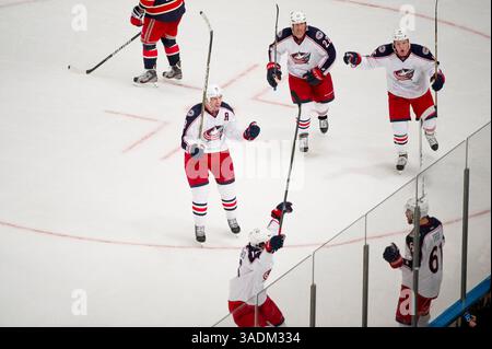 19 février 2012 : Columbus Blue Jackets aile droite Rick Nash (61) célèbre avec ses coéquipiers Columbus Blue Jackets aile gauche R.J. Umberger (18) et Columbus Blue Jackets aile gauche Vinny Prospal (22) et Columbus Blue Jackets aile droite Derek Dorsett (15) contre les Rangers de New York au Madison Square Garden à Manhattan, New York. Les Rangers de New York battent les Blue Jackets de Columbus 3-2. (Crédit image : â© Kostas Lymperopoulos/Cal Sport Media)(crédit image : © Kostas Lymperopoulos/Cal Sport Media/ZUMAPRESS.com) Banque D'Images