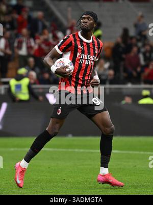 Milan. 6 avril 2025. Tammy Abraham de l'AC Milan célèbre son but lors d'un match de Serie A entre l'AC Milan et la Fiorentina à Milan, Italie, en avril. 5, 2025. Crédit : Xinhua/Alamy Live News Banque D'Images