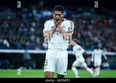 Madrid, Espagne. 5 avril 2025. Jude Bellingham du Real Madrid réagit lors du match de football de la ligue espagnole (la Liga) entre le Real Madrid et Valencia CF au stade Santiago Bernabeu, Madrid, Espagne, le 5 avril 2025. Crédit : Gustavo Valiente/Xinhua/Alamy Live News Banque D'Images