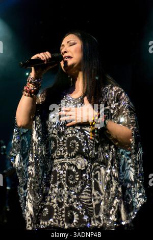 20 septembre 2008 - Los Angeles, Californie, États-Unis - la chanteuse pop mexicaine Ana GABRIEL se produit en concert au Gibson Amphitheater de Los Angeles samedi soir (crédit image : Leopoldo Pena/ZUMAPRESS.com) Banque D'Images