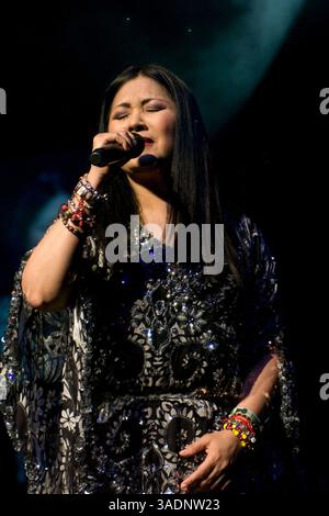 20 septembre 2008 - Los Angeles, Californie, États-Unis - la chanteuse pop mexicaine Ana GABRIEL se produit en concert au Gibson Amphitheater de Los Angeles samedi soir (crédit image : Leopoldo Pena/ZUMAPRESS.com) Banque D'Images