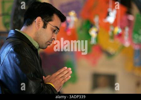 01 nov. 2005 ; San Antonio, TX, États-Unis ; DIEGO TORRES culte à l'église de Mission San Jose pour célébrer la Toussaint Day à San Antonio, Texas, le mardi 1er novembre 2005. L'église a été décorée pour Dia de Los Muertos.. (Crédit image : Rumbo/ZUMAPRESS.com) Banque D'Images