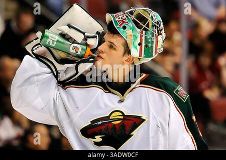 8 mars 2012 - Glendale, Arizona, U. S - le gardien du Wild du Minnesota Matt Hackett (31) dans le match de hockey de la LNH entre le Wild du Minnesota et les Coyotes de Phoenix à l'aréna Jobing.com à Glendale, AZ. Minnesota Wild a battu les Coyotes de Phoenix dans la fusillade en prolongation 3-2. (Crédit image : © Keith Charles/Southcreek/ZUMAPRESS.com) Banque D'Images