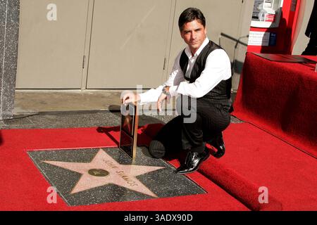 I14526CHW . John Stamos célèbre 25 ans dans le Biz avec Star sur le Hollywood Walk of Fame .7021 Hollywood Blvd, Hollywood, CA .11/16/09 . JOHN STAMOS. 2009 (crédit image : Ed Geller/Globe photos/ZUMAPRESS.com) Banque D'Images