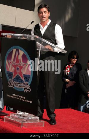 I14526CHW . John Stamos célèbre 25 ans dans le Biz avec Star sur le Hollywood Walk of Fame .7021 Hollywood Blvd, Hollywood, CA .11/16/09 . JOHN STAMOS. 2009 (crédit image : Ed Geller/Globe photos/ZUMAPRESS.com) Banque D'Images