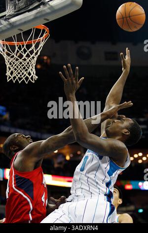 29 janvier 2012 : L'attaquant des Hawks d'Atlanta Ivan Johnson #44 défend le petit attaquant des Hornets de la Nouvelle-Orléans Al-Farouq Aminu #0 pendant le match de basket-ball NBA entre les Hornets de la Nouvelle-Orléans et les Hawks d'Atlanta à la New Orleans Arena de LA Nouvelle-Orléans, EN LOUISIANE. (Crédit image : © Jonathan Bachman/Cal Sport Media/ZUMAPRESS.com) Banque D'Images