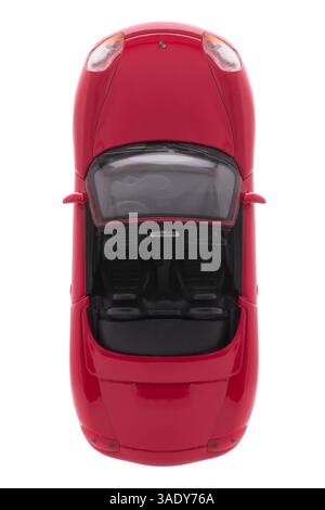 Voiture jouet Red Porsche Boxster cabriolet moulée sous pression sur fond blanc Banque D'Images