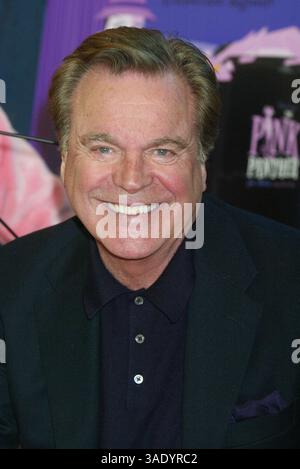 05 avril 2004 ; New York, NY, États-Unis ; L'acteur ROBERT WAGNER fait la promotion de la nouvelle édition spéciale DVD de 'The Pink Panther film Collection' au J&R Music World. (Crédit image : Nancy Kaszerman/ZUMAPRESS.com) Banque D'Images