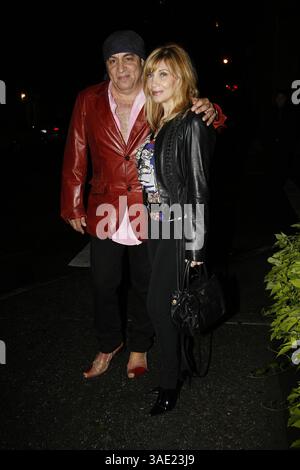 1er octobre 2008, le musicien et acteur de New York Steven Van Zandt et son épouse, l'actrice Maureen Van Zandt au restaurant Waverly Inn le 1er octobre 2008 à New York (image crédit : Sharkpixs/ZUMAPRESS.com) Banque D'Images