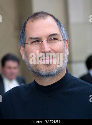 28 octobre 2001 ; Los Angeles, CA, États-Unis ; STEVE JOBS @ la première de 'monstres Inc'. (Crédit image : Lisa O'Connor/ZUMAPRESS.com) Banque D'Images