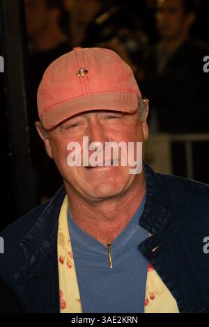19 novembre 2001 ; Los Angeles, CA, États-Unis ; réalisateur TONY SCOTT @ la première de 'Spy Game'. (Crédit image : Lisa O'Connor/ZUMAPRESS.com) Banque D'Images