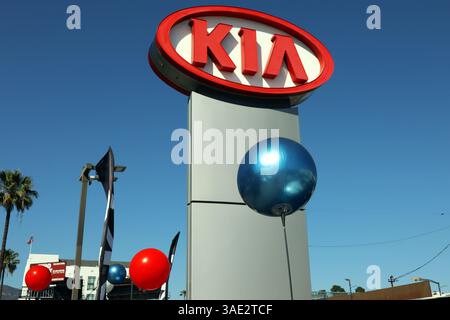 Enseigne extérieure du concessionnaire KIA Banque D'Images