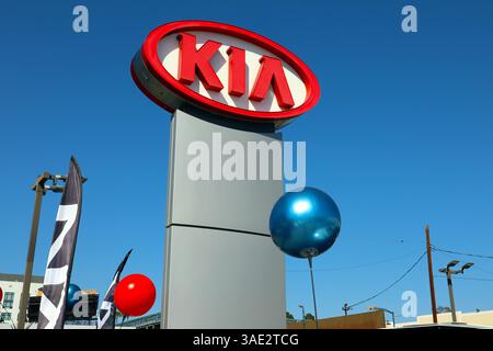 Enseigne extérieure du concessionnaire KIA Banque D'Images
