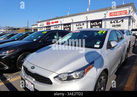 Glendale, Californie : extérieur du concessionnaire automobile KIA Banque D'Images